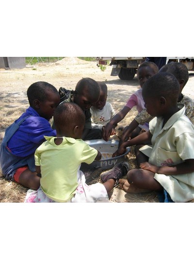 Radolfzell-Hegau - Spende für Krankenhaus und Waisenkinder in Simbabwe