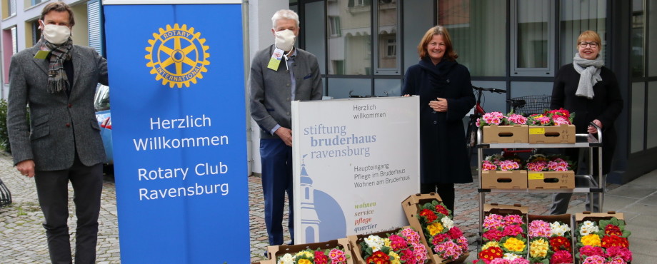 Ravensburg - Rotarier spenden Blumen und Schutzmasken für Bruderhaus