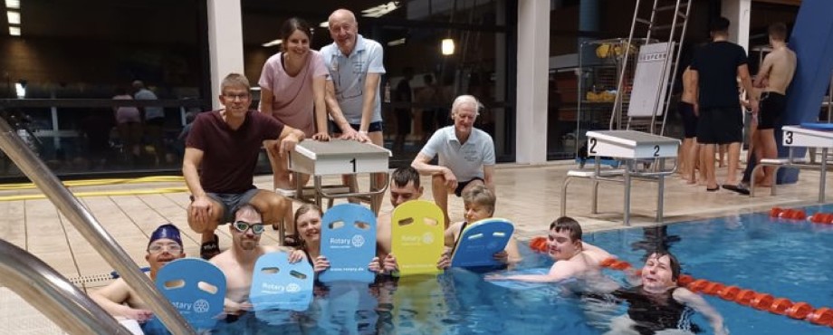 Prävention - Auftrieb mit Schwimmhilfen von Rotary