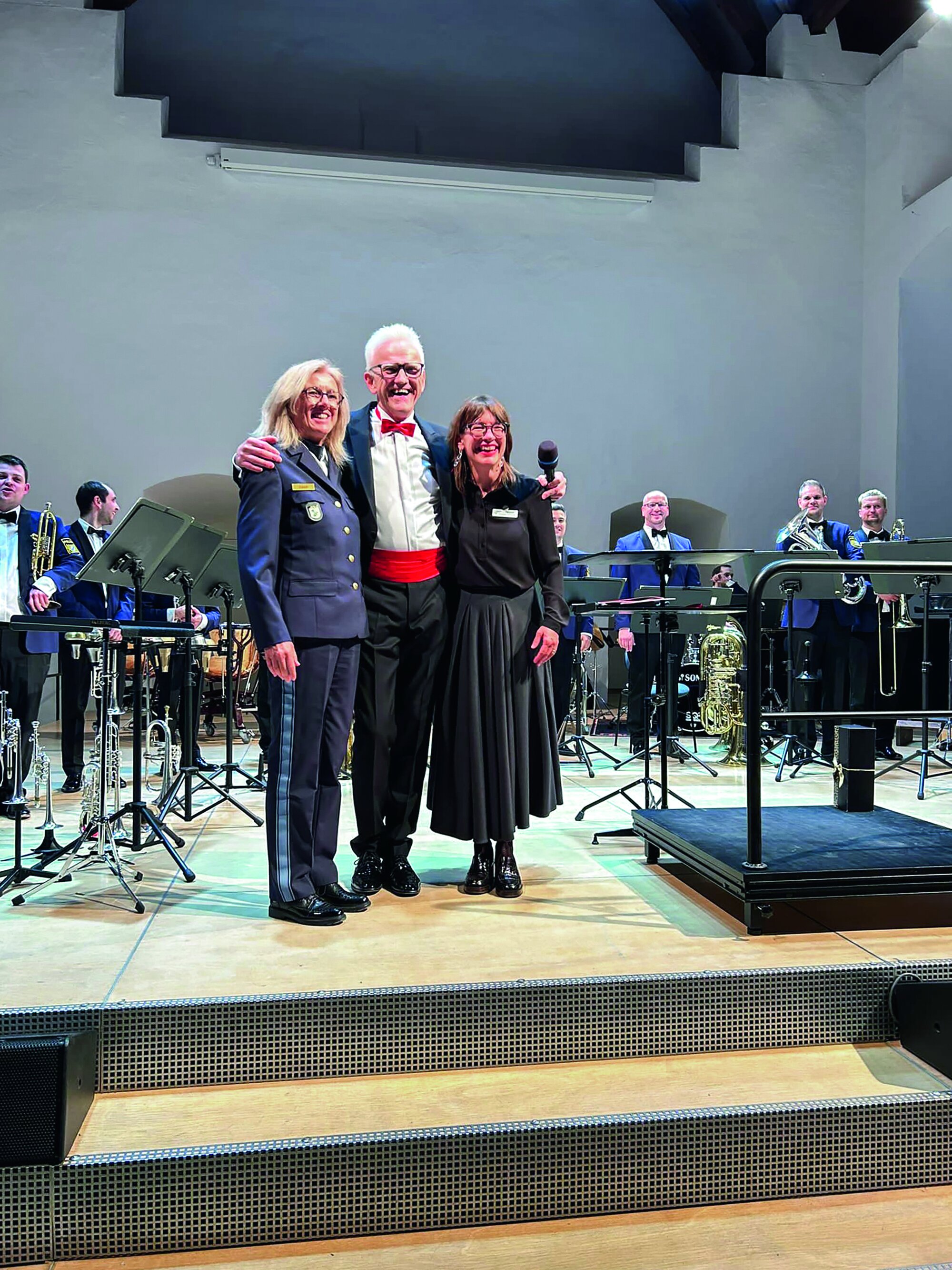 Begeistert: Annette Lauer, Direktorin der Bayerischen Grenzpolizei, Generalmusikdirektor Prof. Johann Mösenbichler und Clubpräsidentin Stefanie Kerscher (v. l.) Begeistert: Annette Lauer, Direktorin der Bayerischen Grenzpolizei, Generalmusikdirektor Prof. Johann Mösenbichler und Clubpräsidentin Stefanie Kerscher (v. l.)