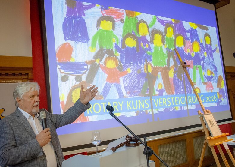 Kunst unterschiedlicher Genres wurden bei der Kunstauktion im Willy-Brandt-Haus in Recklinghausen versteigert Kunst unterschiedlicher Genres wurden bei der Kunstauktion im Willy-Brandt-Haus in Recklinghausen versteigert