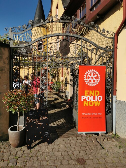 Stärkung nach dem Rennen bei Weingut in Ediger Eller