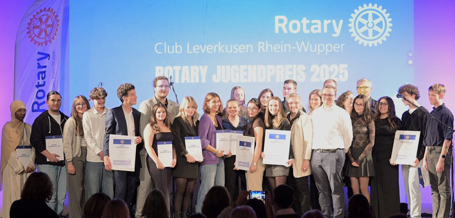 Die Preisträger des Rotary-Jugendpreises 2025, verliehen vom RC Leverkusen Rhein-Wupper im Opladener Scala-Club. 