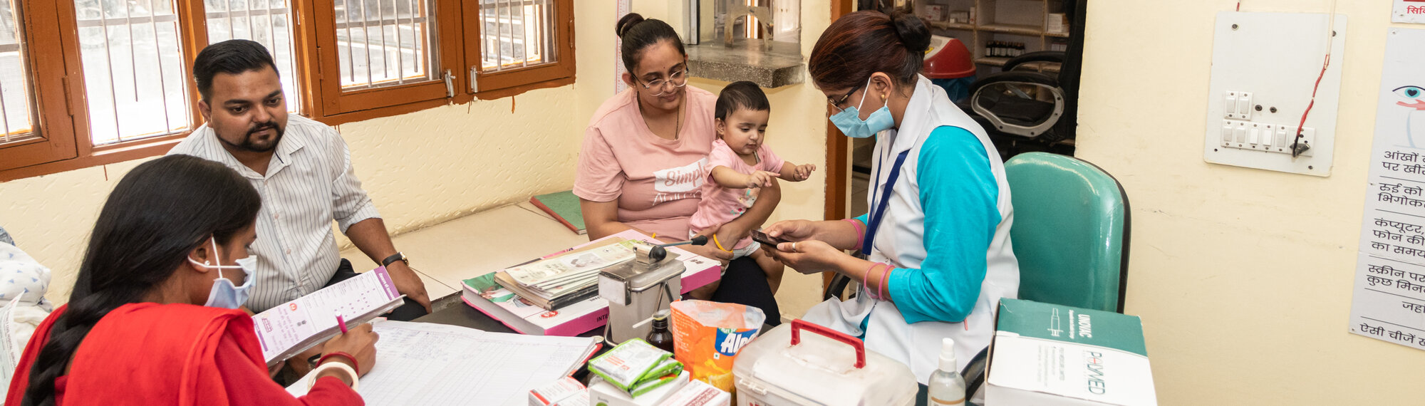 In einem Büro in Indien werden zu impfende Kinder erfasst, um sie gegen Polio zu schützen