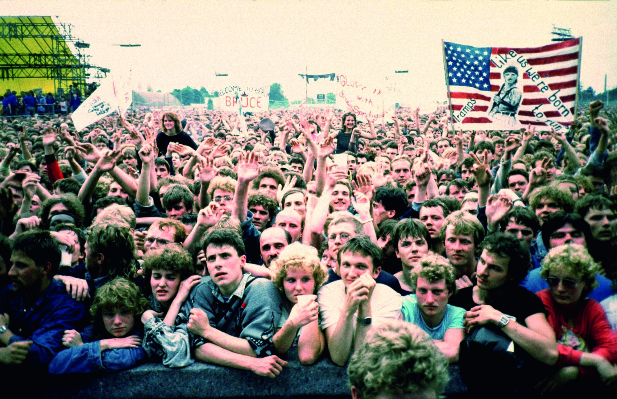 Mindestens 160.000 Besucher sangen und feierten zu „Born in the USA“. Organisiert wurde das Konzert, welches im Rahmen des 5. Berliner Rocksommers stattfand, von FDJ-Funktionären