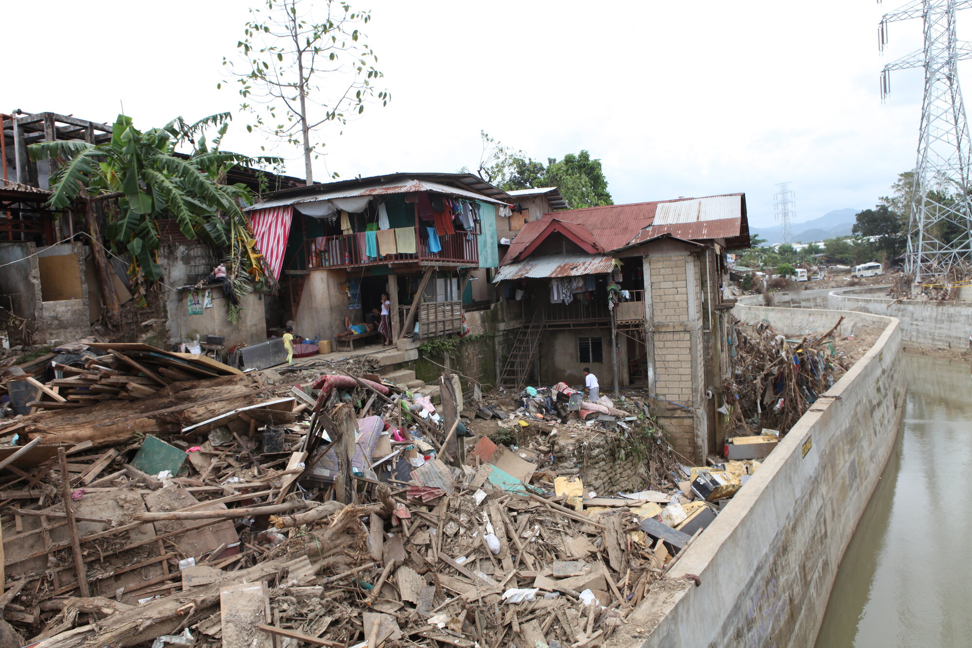 Zerstörung nach einer verheerenden Flutkatastrophe in Cebu City