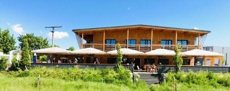 Radlertreff auf der Radtour im Taunus: Biregarten der Löwenherz-Privatbrauerei