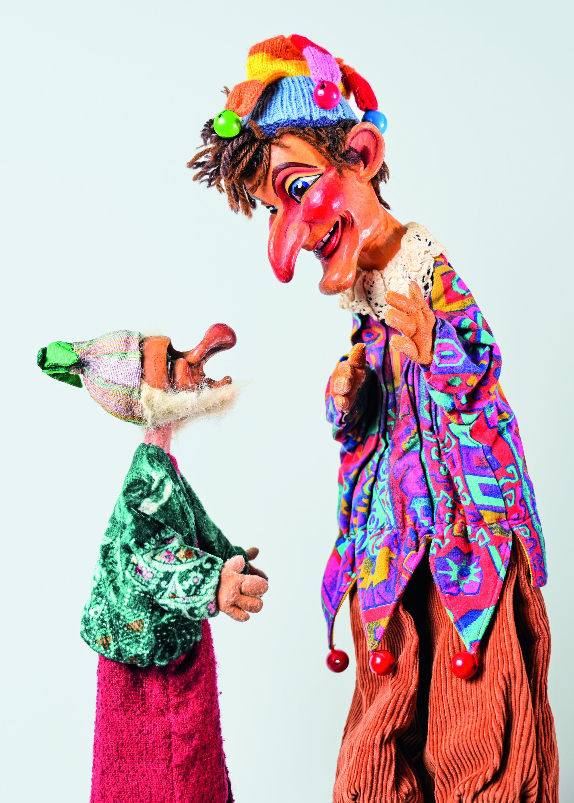 KASPER UND ZWIEBELZWERG aus: Kasper und die grüne Großmutter. Lindenholz, Stoff, gefertigt 2012