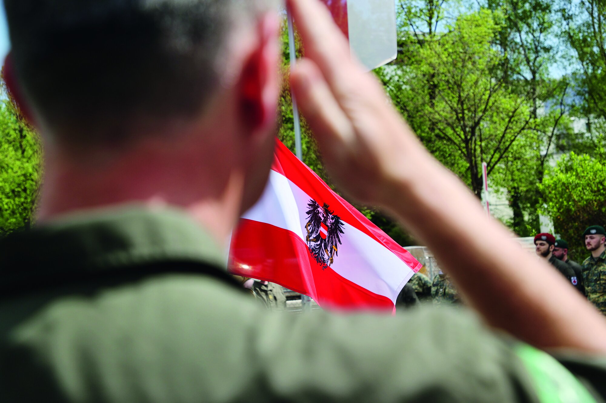 Die Wehrpflicht bleibt: Alle männlichen österreichischen Staatsbürger sind ab dem 18. Lebensjahr wehrpflichtig. Frauen können freiwillig Dienst beim Bundesheer leisten