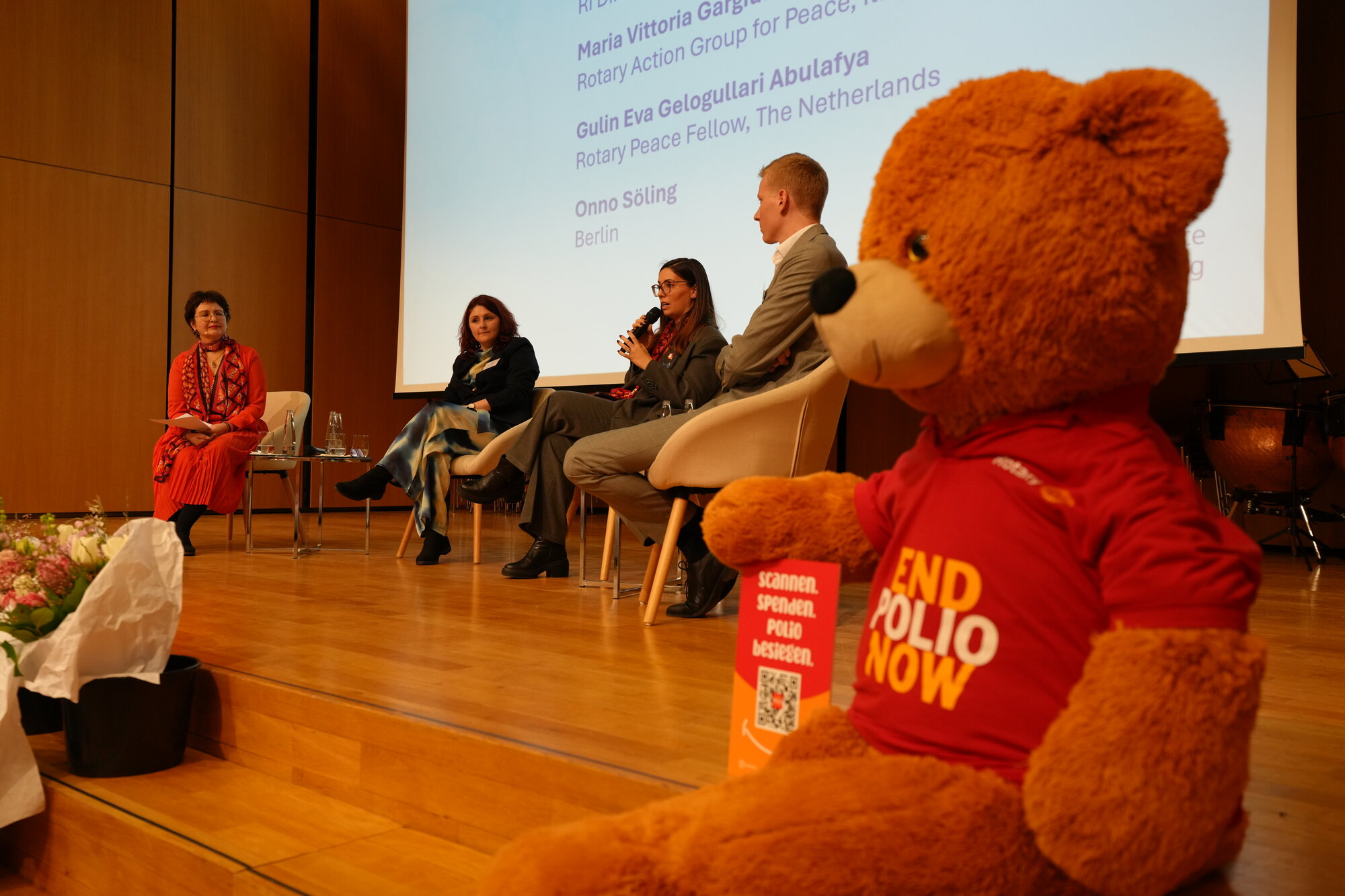 Podiumsdiskussion zum Thema Friedensarbeit von Rotary Podiumsdiskussion zum Thema Friedensarbeit von Rotary