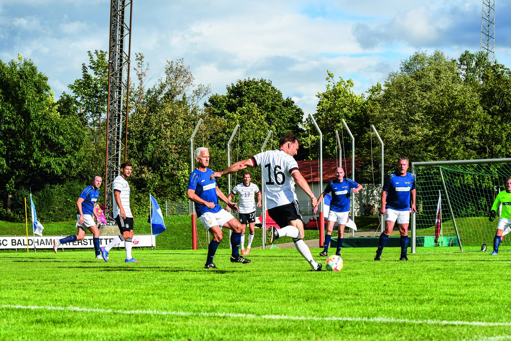 Gemeinsam Kicken für die gute Sache Gemeinsam Kicken für die gute Sache