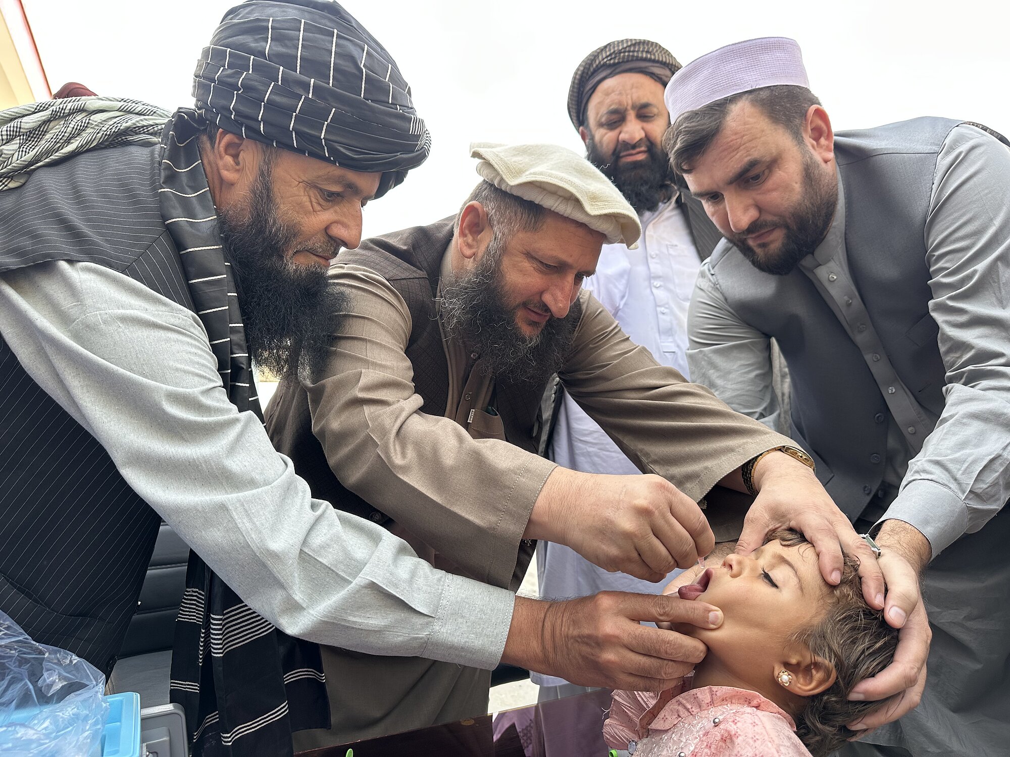 Es ist weiter eine enorme Kraftanstrengung alle Kinder in Pakistan und Afghanistan zu erreichen. Es ist weiter eine enorme Kraftanstrengung alle Kinder in Pakistan und Afghanistan zu erreichen.