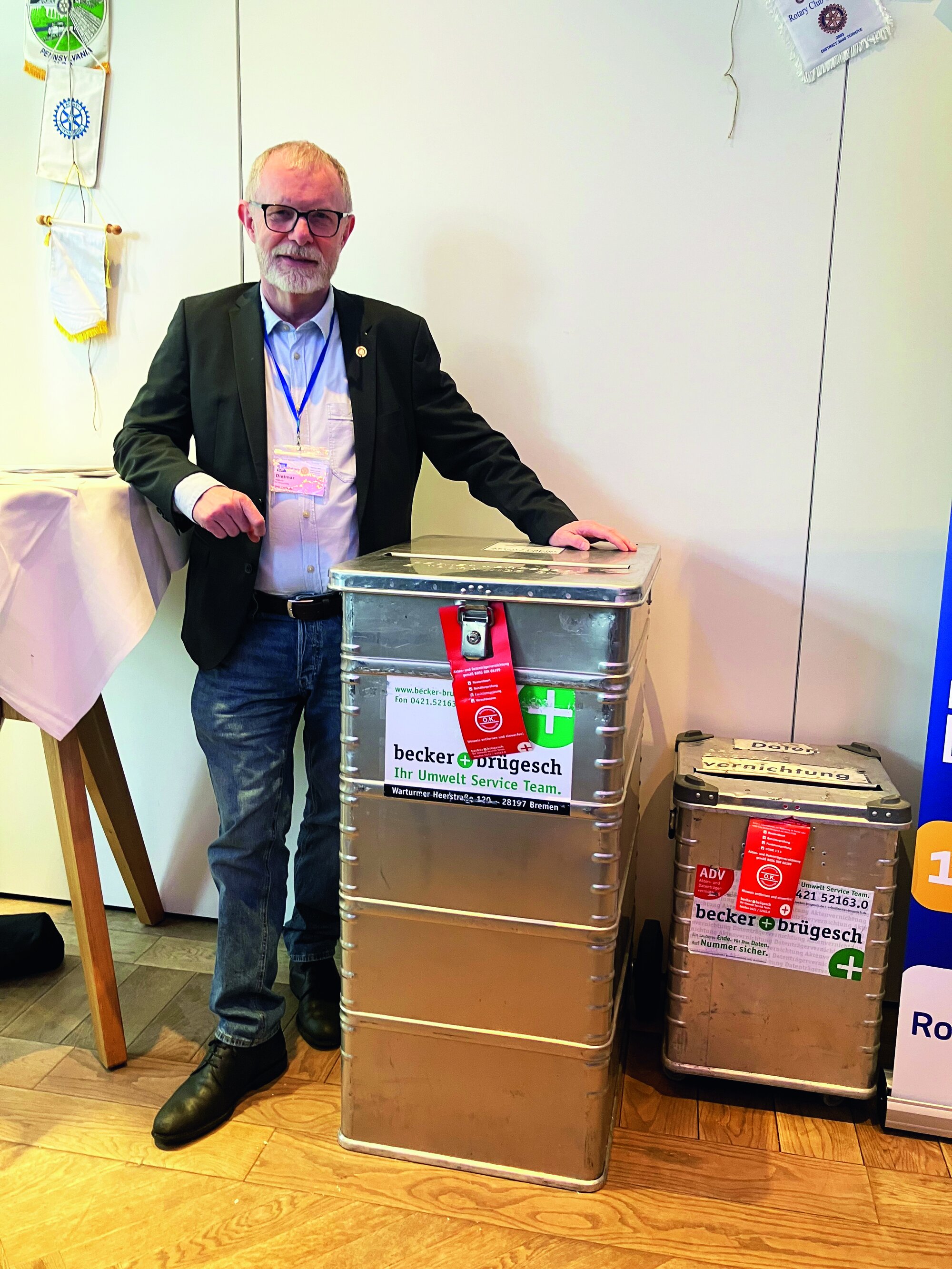 Dietmar Niehaus (RC Worpswede) mit den Tonnen auf der DTV/PELS in Wildeshausen Dietmar Niehaus (RC Worpswede) mit den Tonnen auf der DTV/PELS in Wildeshausen