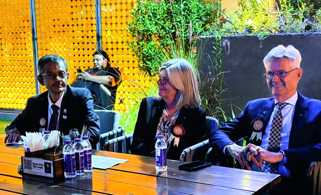 Haben allen Grund zur Freude. Susanne und Holger Knaack bei der Eröffnung