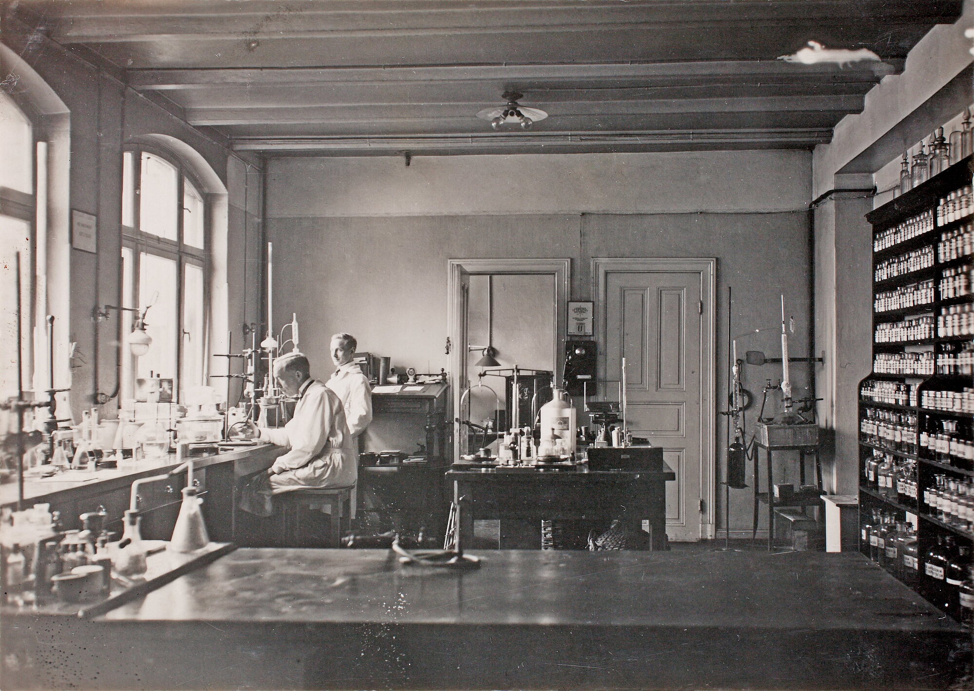 Blick in ein Forschungslabor, 1914