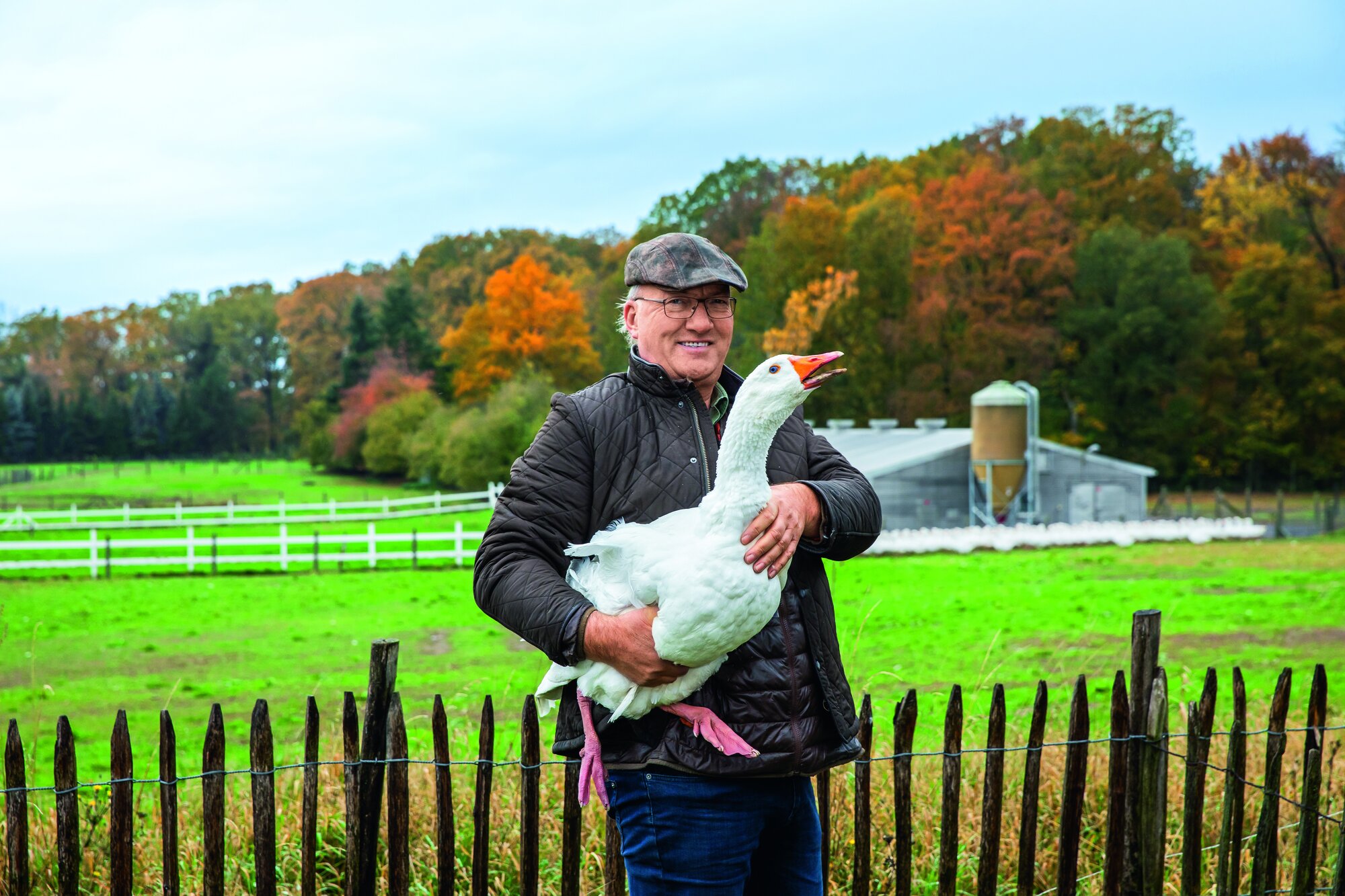 Lorenz Eskildsen auf seiner Gänsefarm