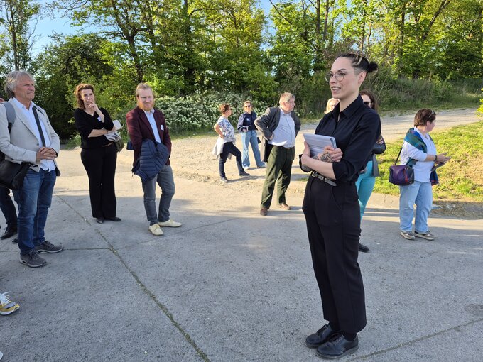Die Distriktberichterstatter trafen sich 2026 in Würzburg - hier eine Führung im Weinberg