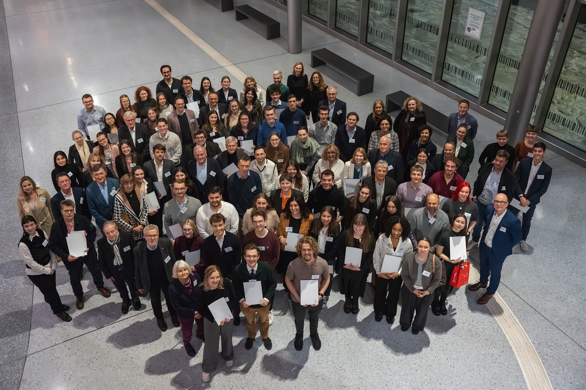 Gruppenfoto aller Stipendiaten und Sponsoren Gruppenfoto aller Stipendiaten und Sponsoren