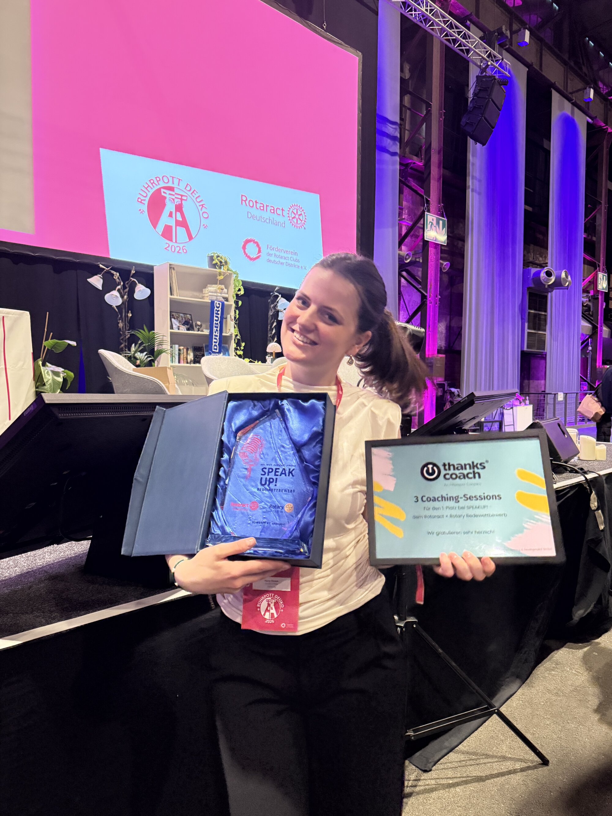 Die Gewinnerin der ersten SpeakUp!-Auflage: Fiona Stumm (Rotaract Club Hamburg) Die Gewinnerin der ersten SpeakUp!-Auflage: Fiona Stumm (Rotaract Club Hamburg)