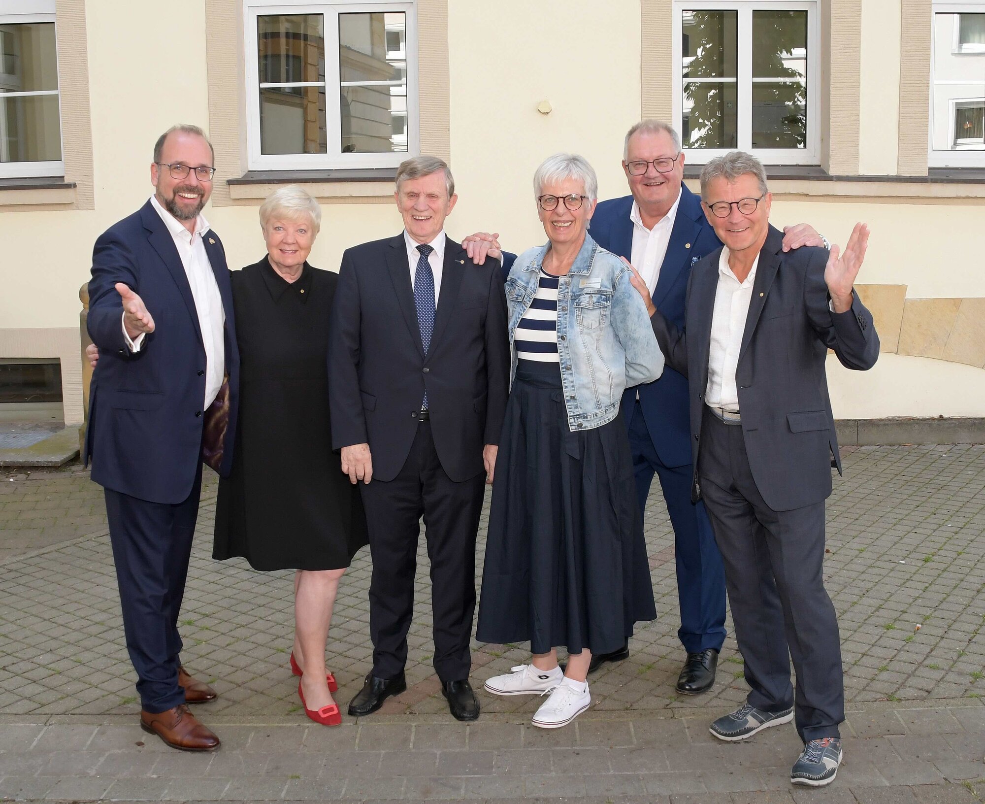 Den Vorstand des neuen Themenclubs „Starke Demokratie“ bilden (von links) Sönke Jaek, Beatrix Siebert, Michael Feist, Gabriele Arndt-Sandrock, Kay-Ebe Schnoor und Martin Reckweg Den Vorstand des neuen Themenclubs „Starke Demokratie“ bilden (von links) Sönke Jaek, Beatrix Siebert, Michael Feist, Gabriele Arndt-Sandrock, Kay-Ebe Schnoor und Martin Reckweg