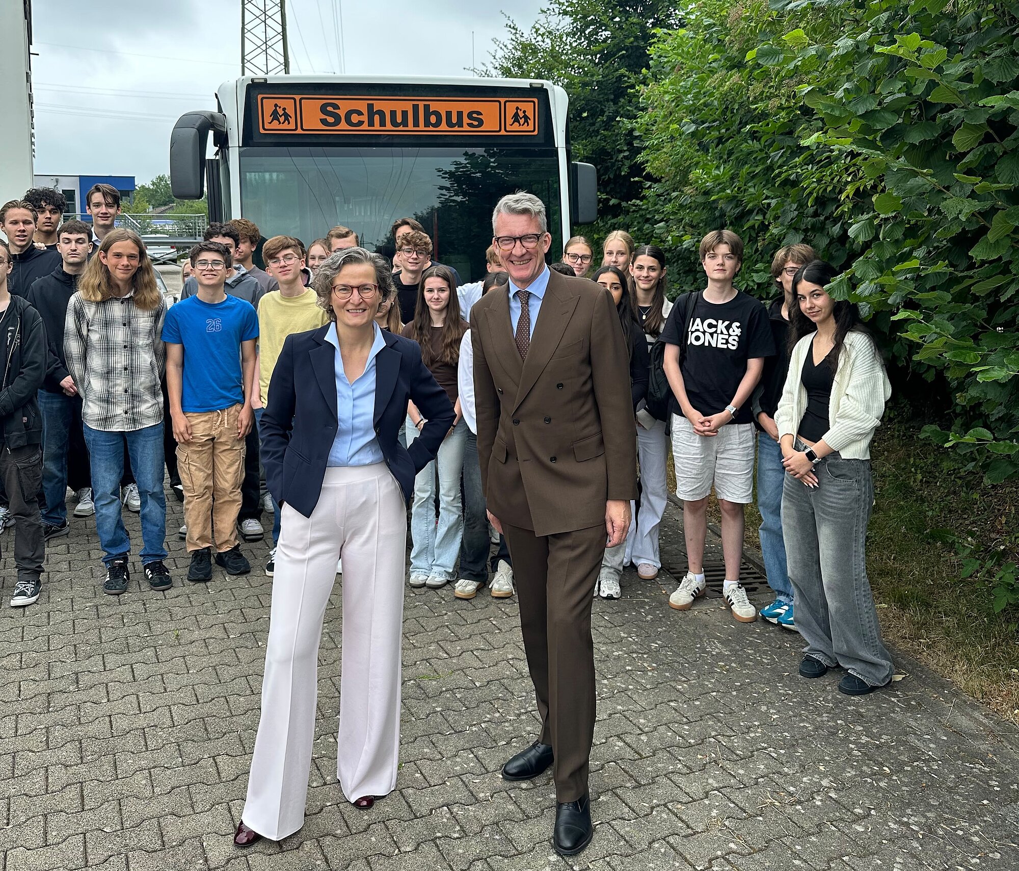 Das Projekt war auch für NRW-Ministerin Ina Scharrenbach und Remscheids Oberbürgermeister Sven Wolf von Interesse