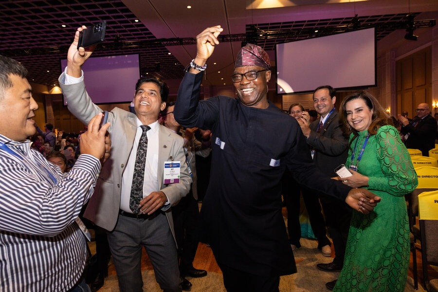 RI-Präsident ab 1. Juli 2026: der Nigerianer Yinka Babalola. Er kommt vom 3. bis 6. September zum Rotary Action Summit nach Palanga/Litauen RI-Präsident ab 1. Juli 2026: der Nigerianer Yinka Babalola. Er kommt vom 03.–06. September zum Rotary Action Summit nach Palanga/Litauen