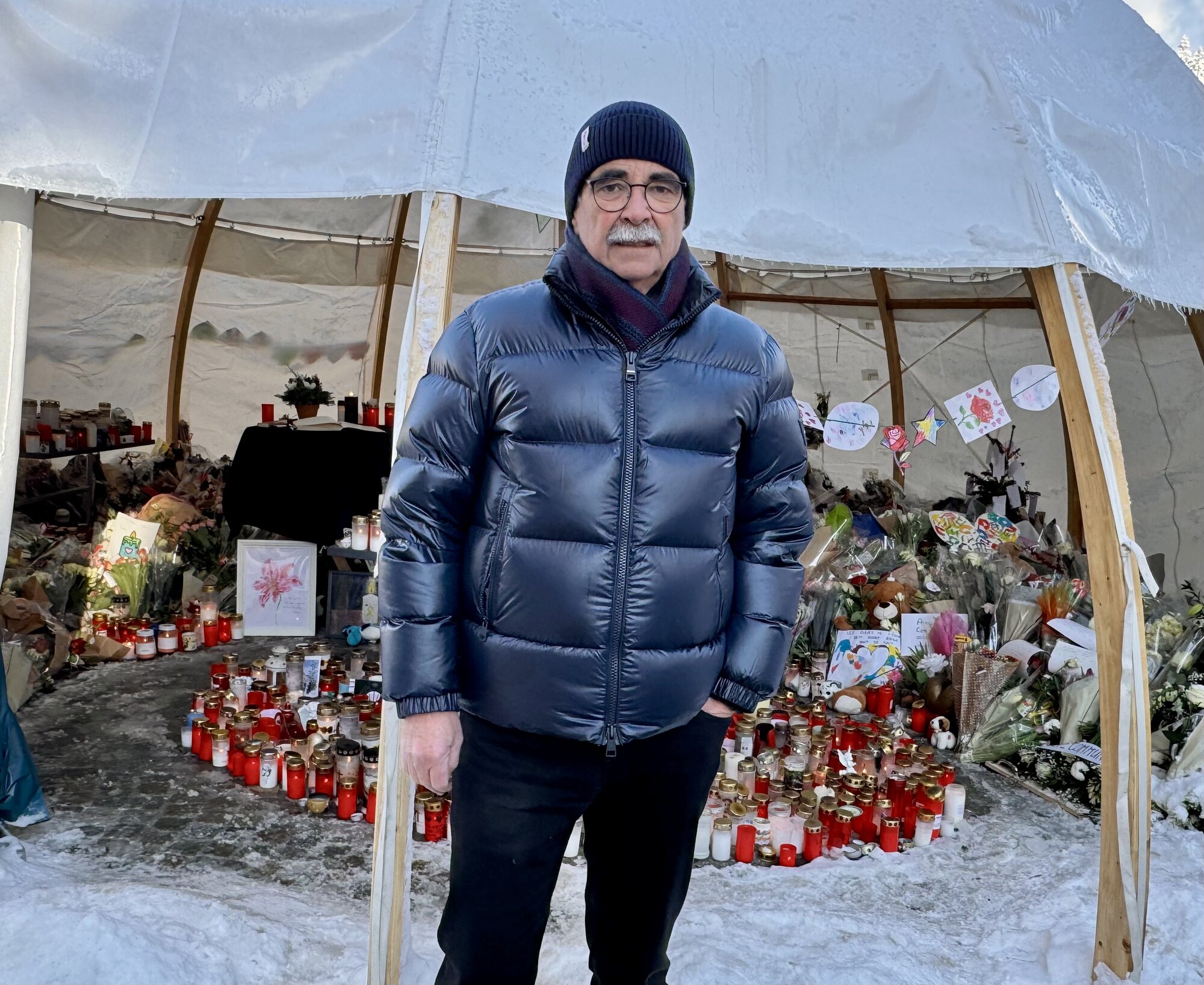 Yves Duc: Der Präsident des Rotary-Club Crans Montana steht mit seinem Team seit dem 1. Januar 2026 unermüdlich im Einsatz, um die Opfer-Angehörigen zu betreuen. Yves Duc: Der Präsident des Rotary-Club Crans Montana steht mit seinem Team seit dem 1. Januar 2026 unermüdlich im Einsatz, um die Opfer-Angehörigen zu betreuen.