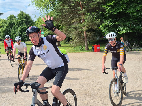 Tschüß! – Jetzt sind die Radler auf der 130-km-Etappe in Schleswig-Holstein unterwegs… Tschüß! – Jetzt sind die Radler auf der 130-km-Etappe in Schleswig-Holstein unterwegs…