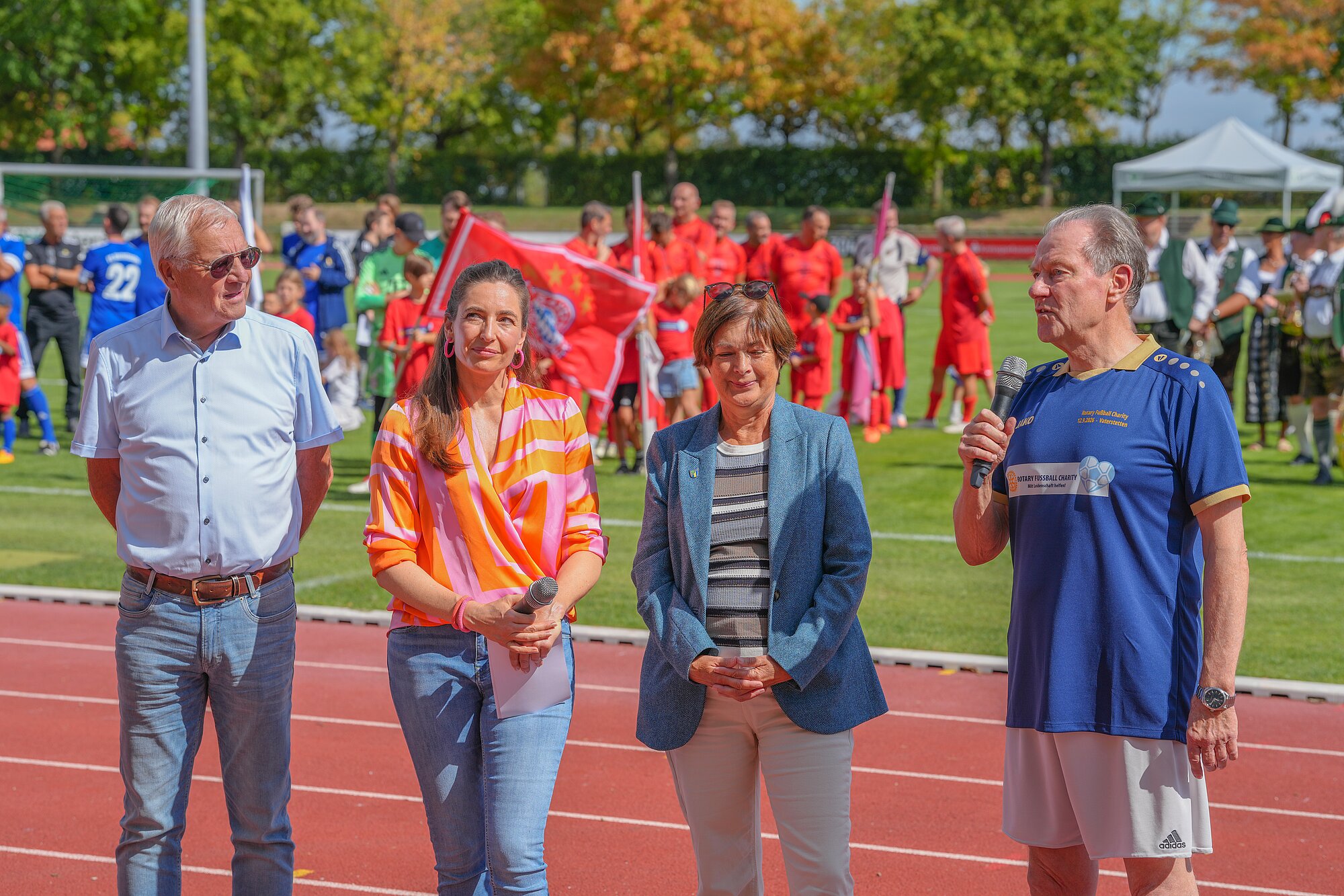 Eröffnung (on links): Walter Brilmayer, Stv. Landrat Kreis Ebersberg; Andrea Lauterbach, Redakteurin BR; Maria Wirnitzer, Bürgermeisterin Vaterstetten; Initiator und Projektleiter PDG Frank Meik (RC München-Harlaching)