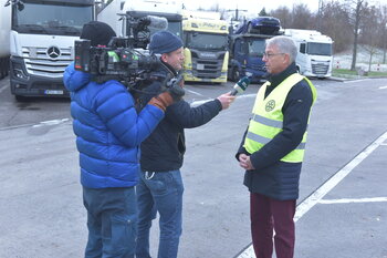 Christian Spöker vom SWR interviewt Governor Rolf-Michael Müller. 