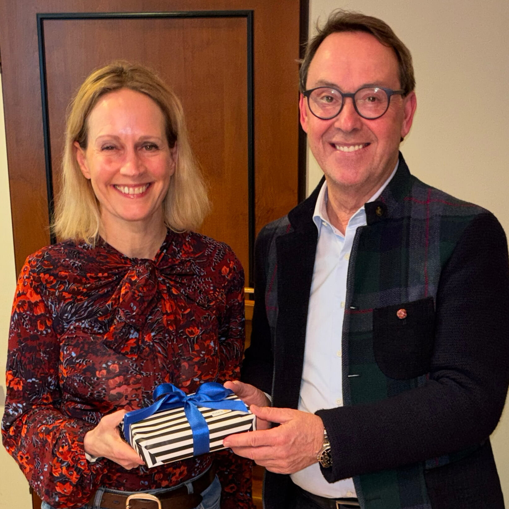 Die Psychologin und systemische Therapeutin Gisa Müller-Butzkamm, hier mit RC-Präsident Heinz-Jürgen Buss, referierte über das Thema Kultur.