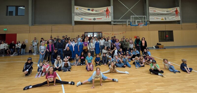 Viele Helfer vom Rotary Club und aus den Vereinen sorgten für einen ereignisreichen und spannenden Sporttag in Bamberg Viele Helfer vom Rotary Club und aus den Vereinen sorgten für einen ereignisreichen und spannenden Sporttag in Bamberg