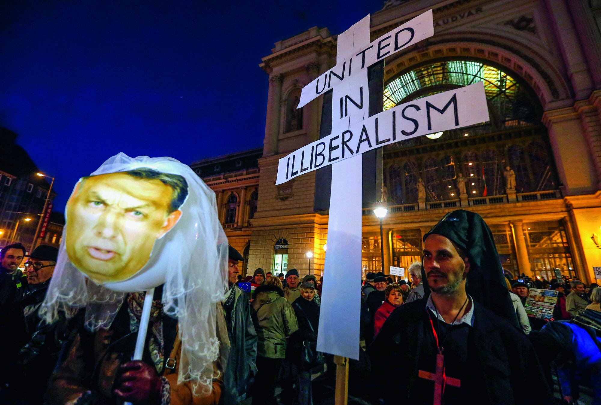 Proteste gegen den Besuch des russischen Präsidenten Wladimir Putin in Budapest