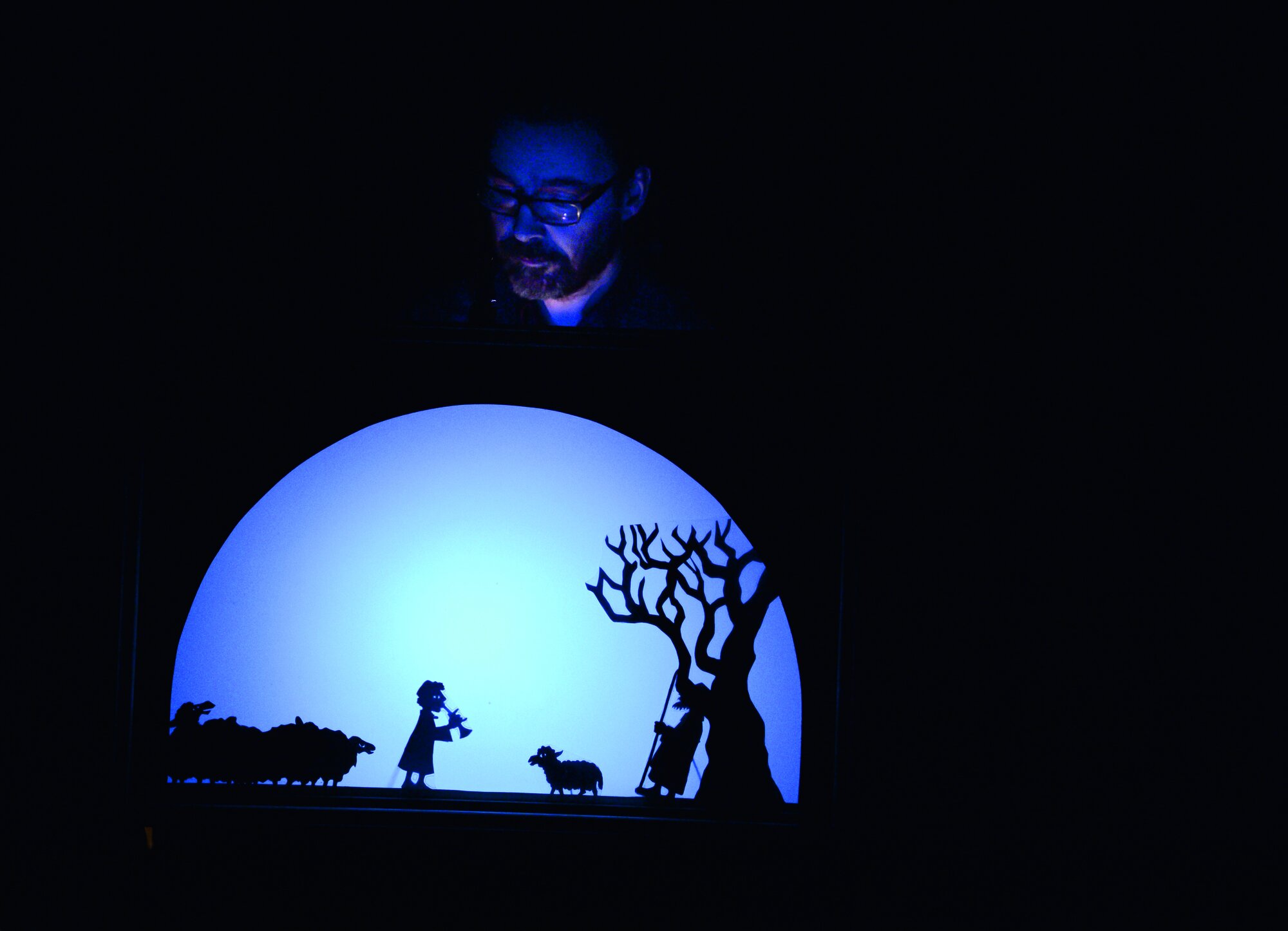 Schattenszenen: Der Weg zur Krippe