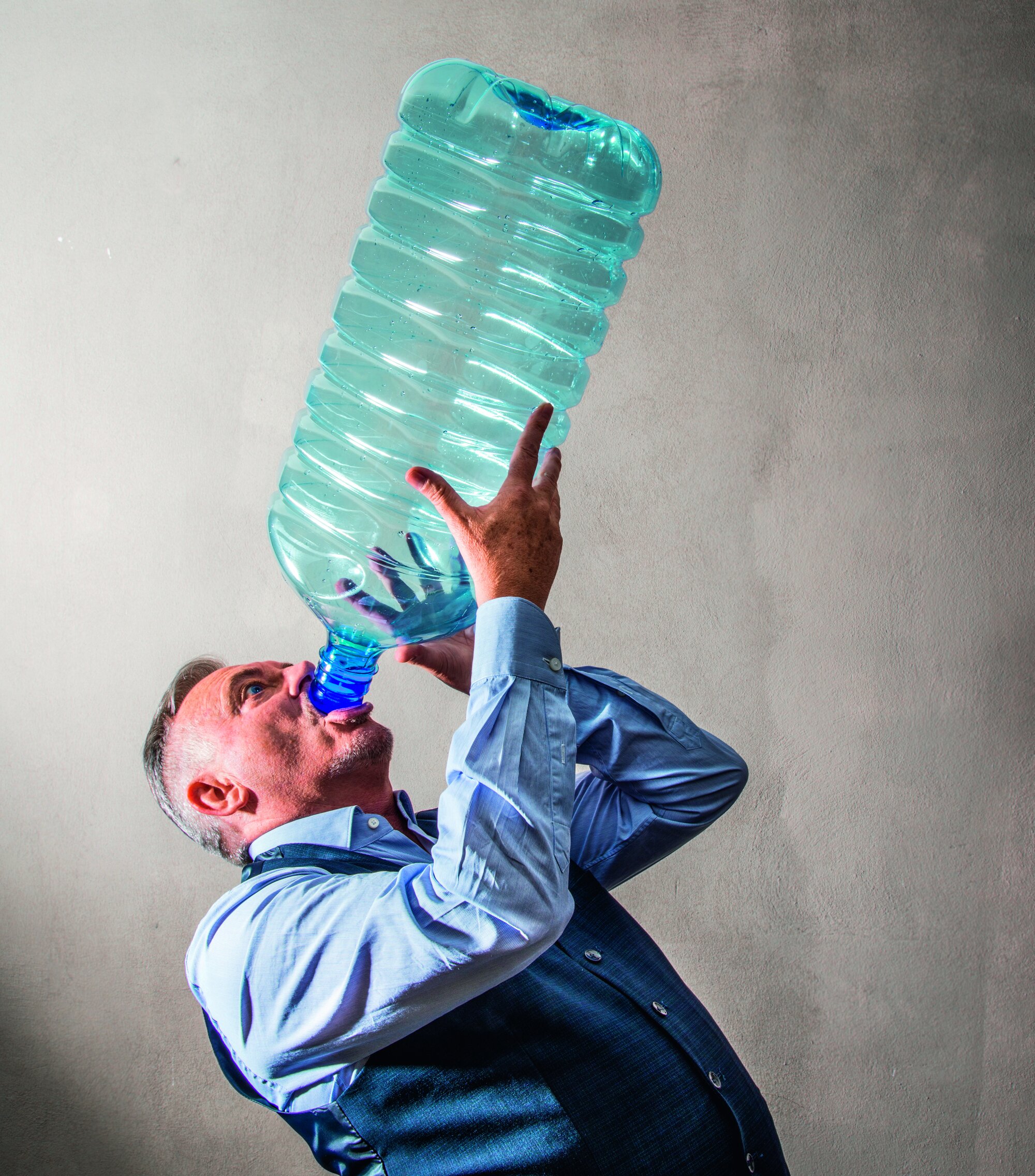 Auf ein Neues im Jahr 2026 – zwei Gute-Vorsätze-Klassiker lauten „Weniger Alkohol“ und „Täglich 1,5 Liter Wasser trinken“ Auf ein Neues im Jahr 2026 – zwei Gute-Vorsätze-Klassiker lauten „Weniger Alkohol“ und „Täglich 1,5 Liter Wasser trinken“