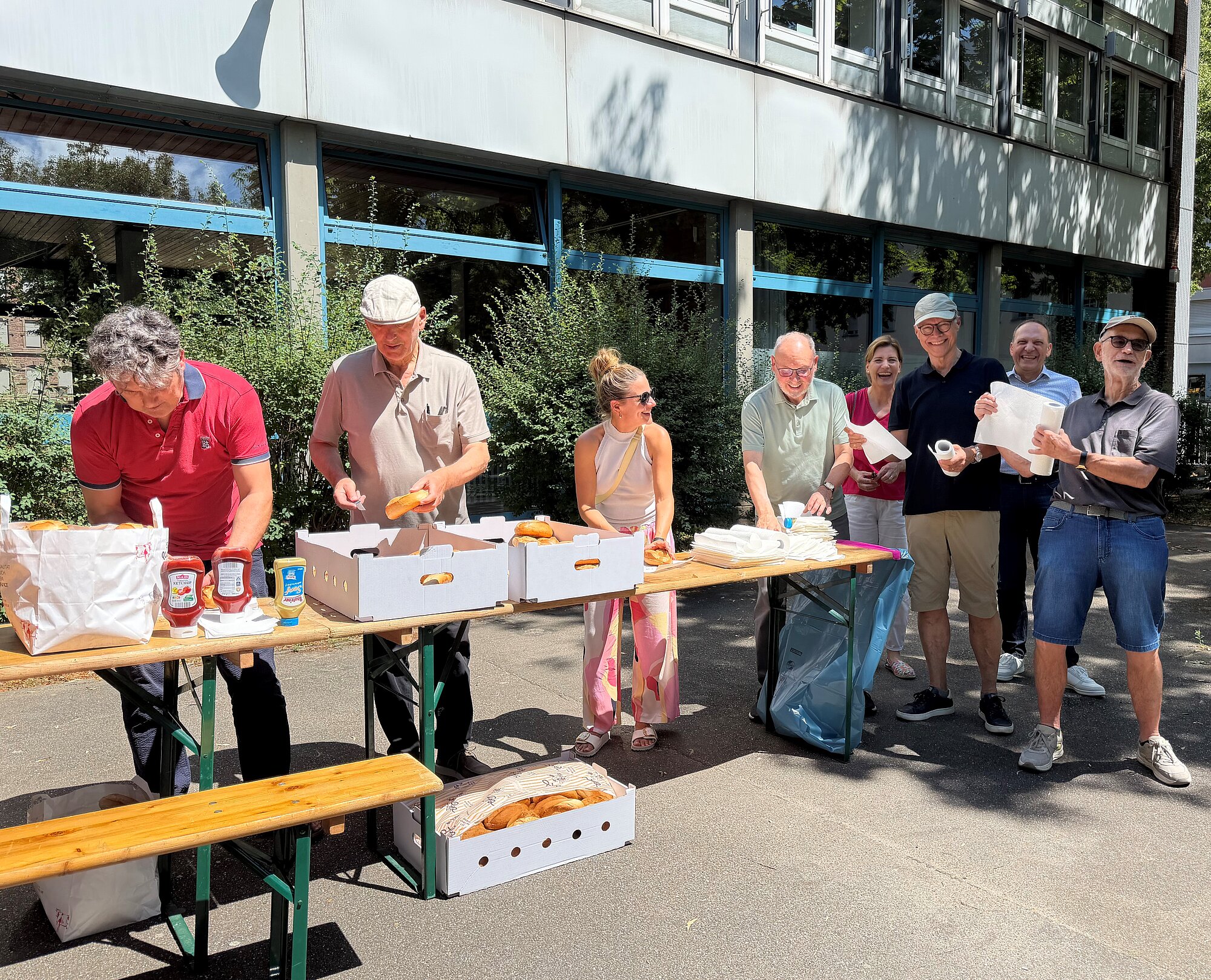 Den Abschluss des Jahres bildete das traditionelle Grillfest, das die Rotarier für die Schüler organisierten