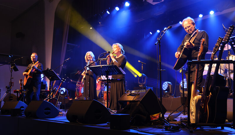 Musik und Lichtshow begeisterten die Besucher des gemeinsamen Konzerts von Rotary und Lions in Heinsberg. Musik und Lichtshow begeisterten die Besucher des gemeinsamen Konzerts von Rotary und Lions in Heinsberg.
