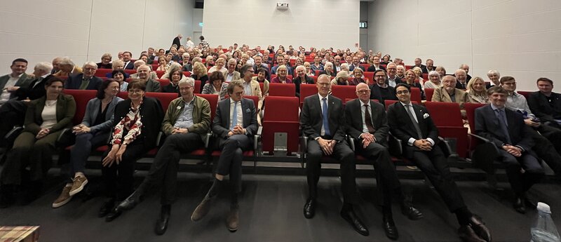 Volle Stuhlreihen beim Vortrag von Norbert Lammert