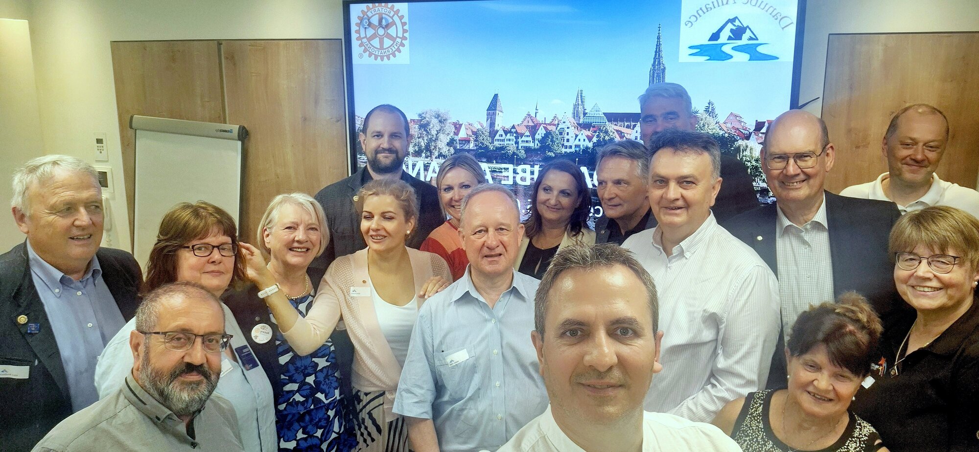 Danube Konferenz mit 34 Teilnehmer aus 7 Ländern Danube Konferenz mit 34 Teilnehmer aus 7 Ländern