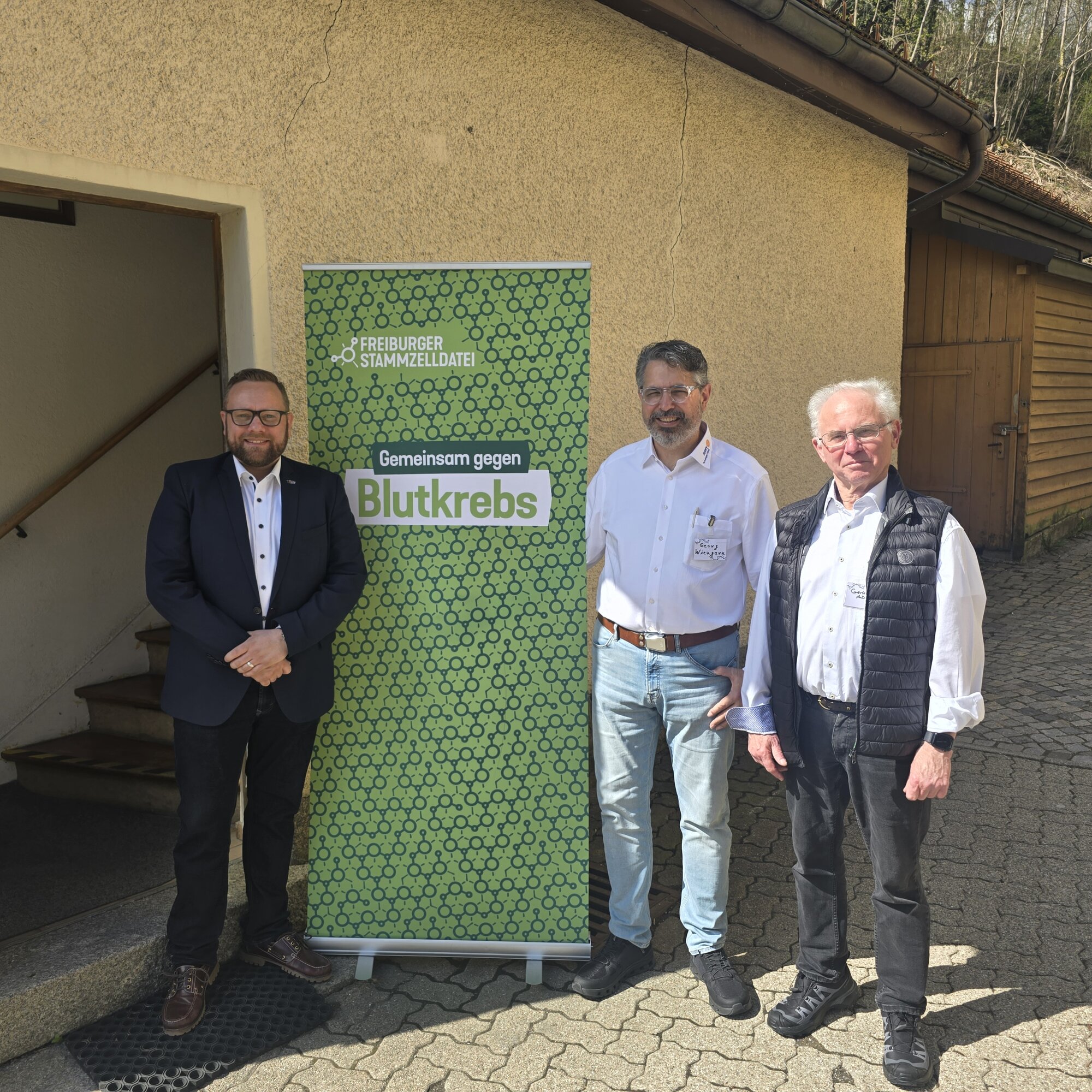 Bei der Stammzellen-Typisierungsaktion in Triberg schaute auch Bürgermeister Sven Ketterer (links) vorbei. Georg Wiengarn (Präsident des RC Furtwangen-Triberg, Mitte) und der rotarische Freund Dr. Gerhard Adam, der die Aktion maßgeblich initiiert hatte, freuten sich über die Unterstützung aus dem Rathaus.