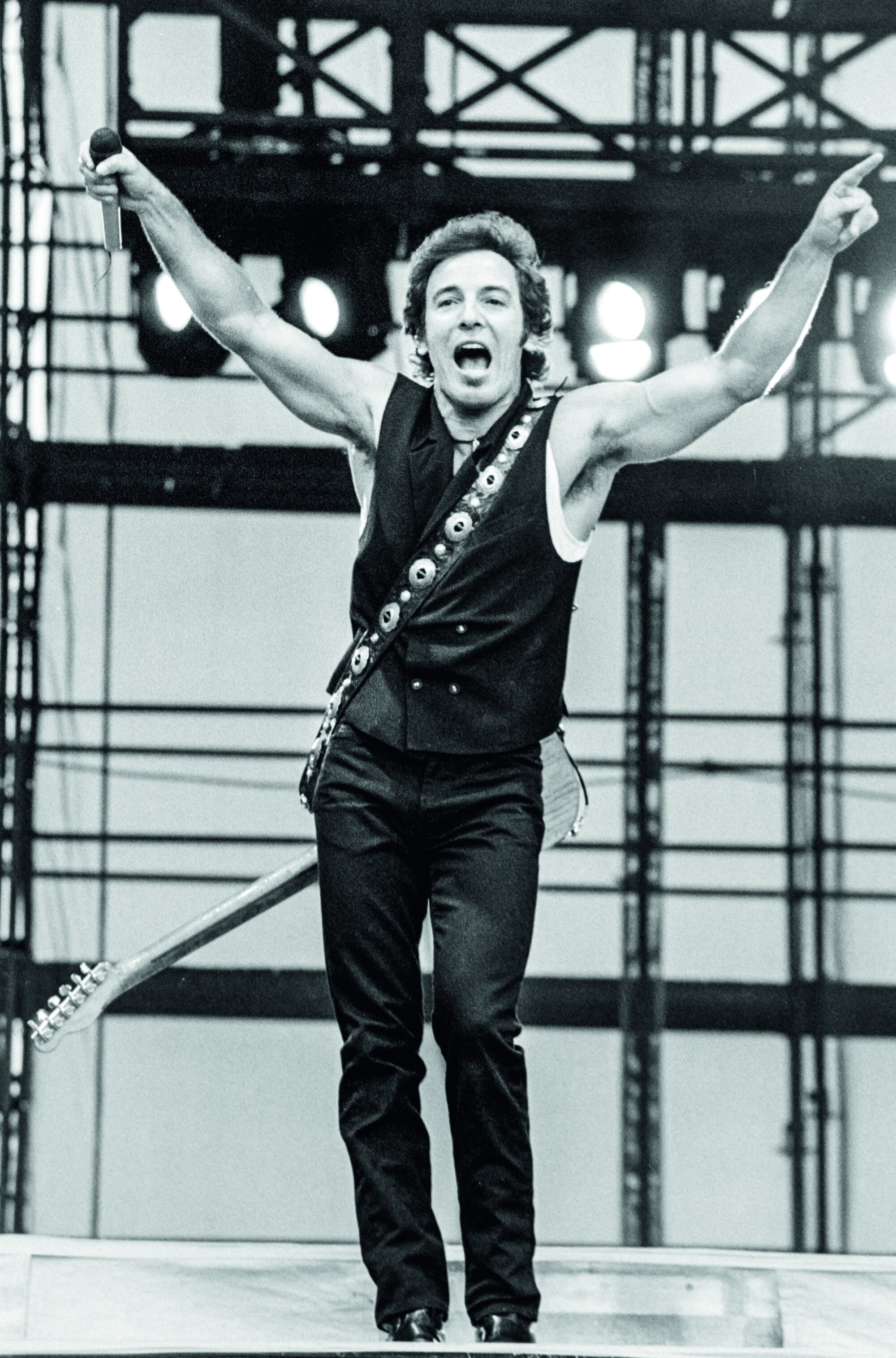 Bruce Springsteen am 19. Juli 1988 bei seinem legendären Konzert auf der Radrennbahn Weißensee in Ost-Berlin
