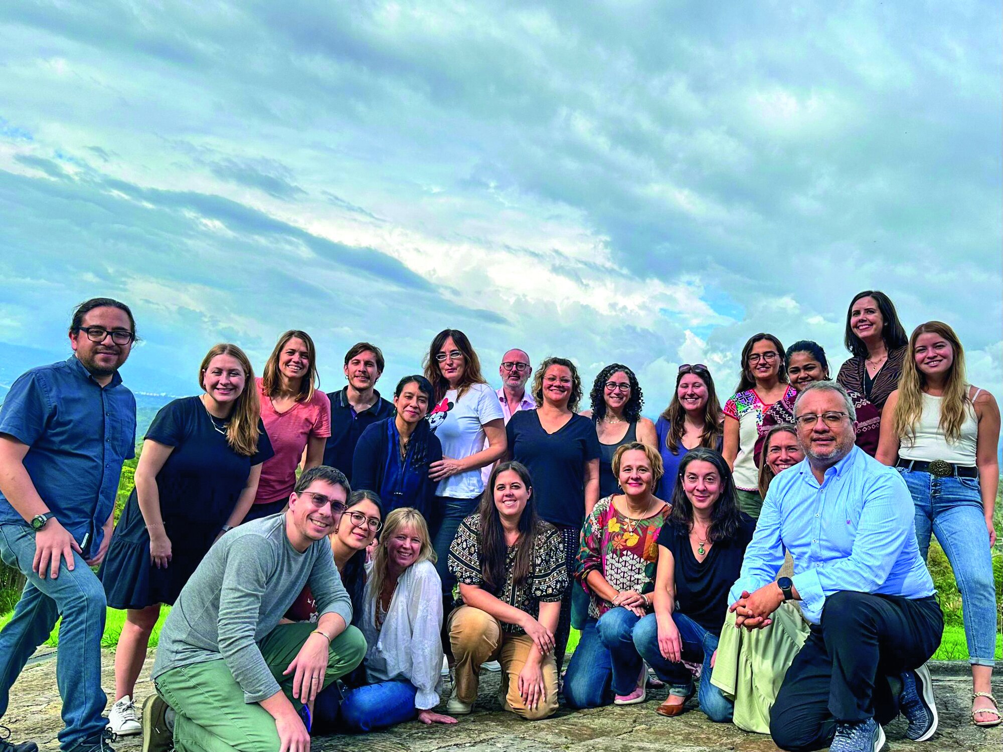 Das EPI-Team posiert 2023 in Sumapaz/Kolumbien für ein Foto. Dort wurden einige der wichtigsten Projekte umgesetzt