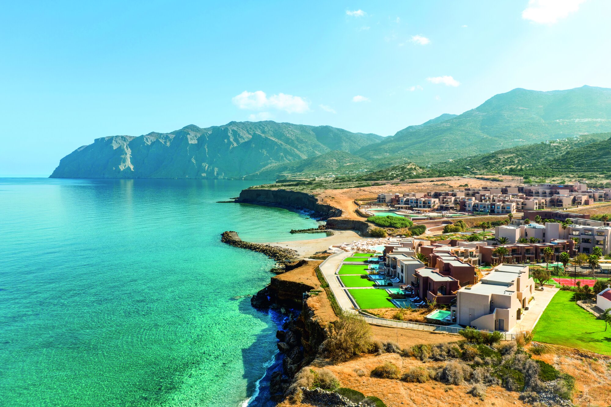 Das Ella Rocrita ist ein modernes Luxus-Resort im Osten Kretas, umgeben von Bergen, hübschen Dörfern und Küstenstädten sowie jeder Menge Geschichte und Kultur