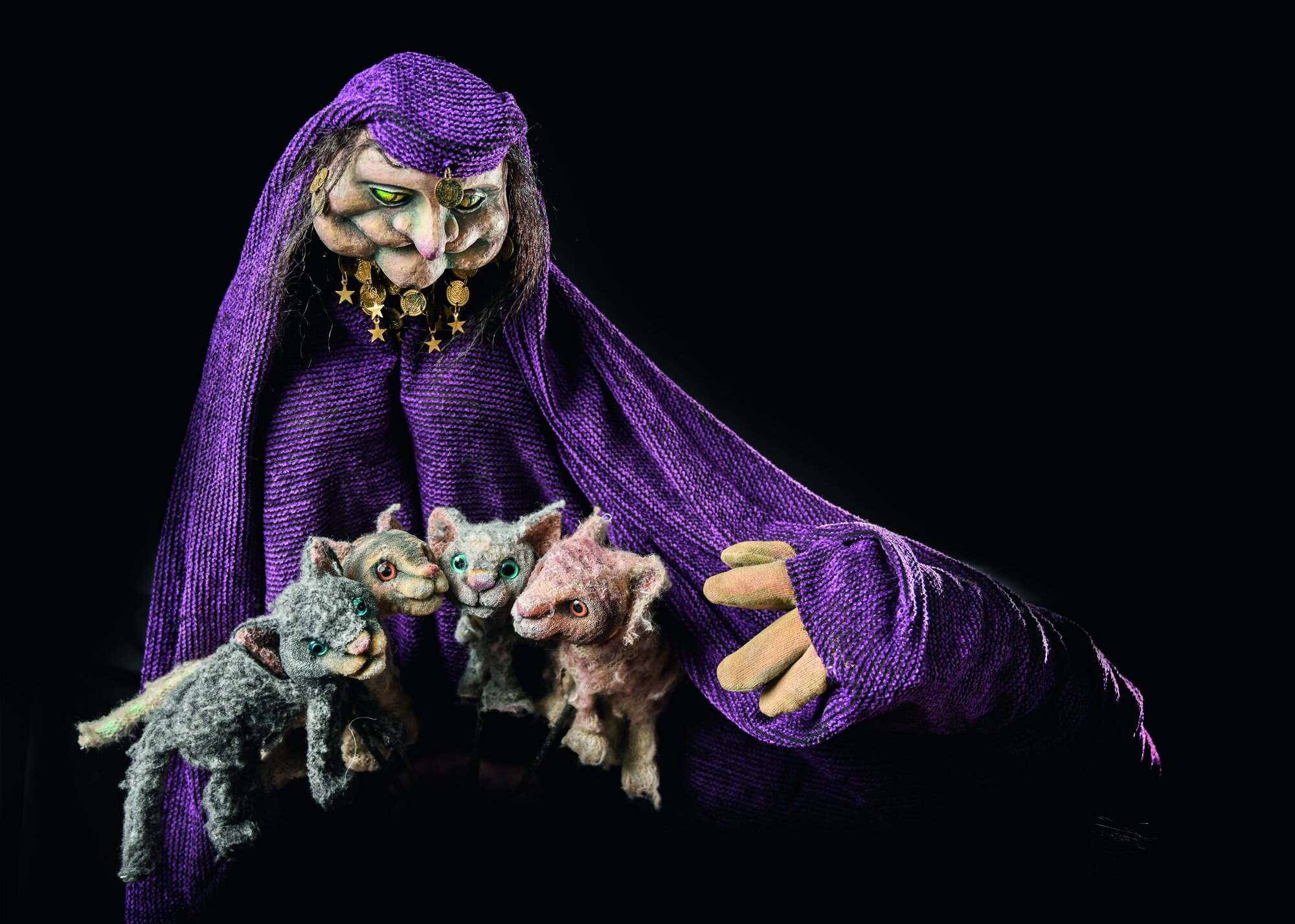 FRAU AHAVZI: Die Geschichte vom kleinen Muck. Hand- und Stabfiguren, Hartschaum, be-schichtet, Ambrella Figurentheater