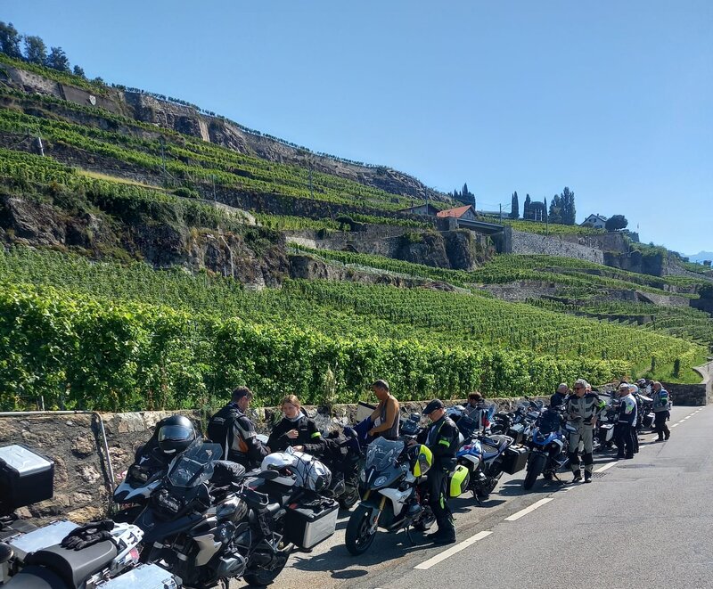 Biker onTour: Die Motorradfellows (Chapter AGS - Austria, Germany, Switzerland) sind regelmäßig mit ihren Maschinen unterwegs - wie hier bei der jüngsten Tour durch die Schweizer (Wein)-Berge.