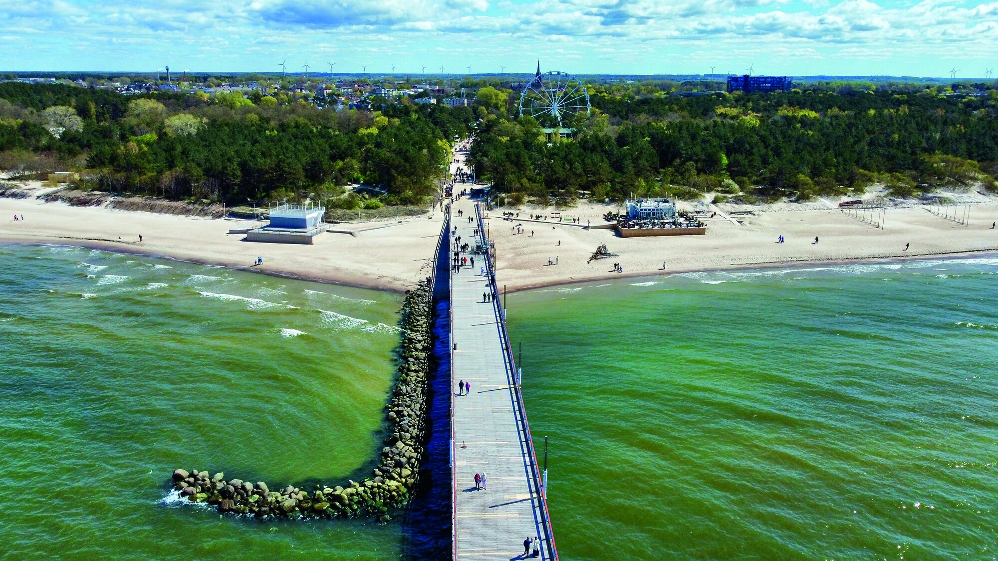 Ein einzigartiges Bauwerk im Baltikum: die 470 Meter lange Holzbrücke am Strand von Palanga