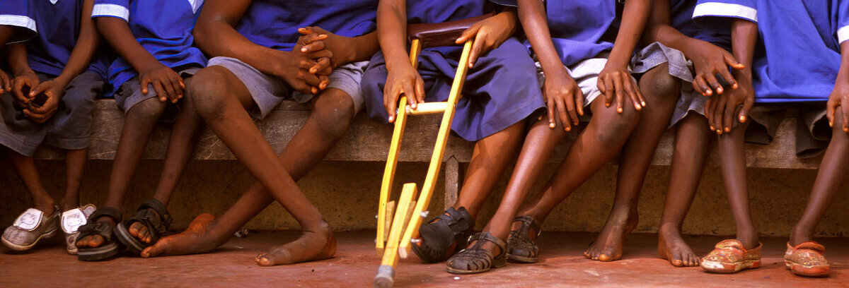 Von Polio betroffene Kinder in Sierra Leone