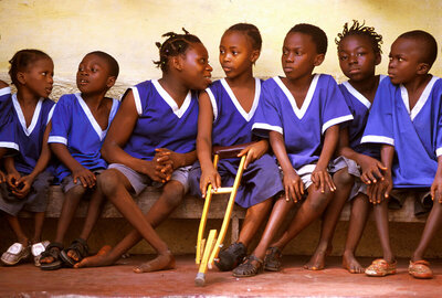 Von Polio betroffene Kinder in Sierra Leone
