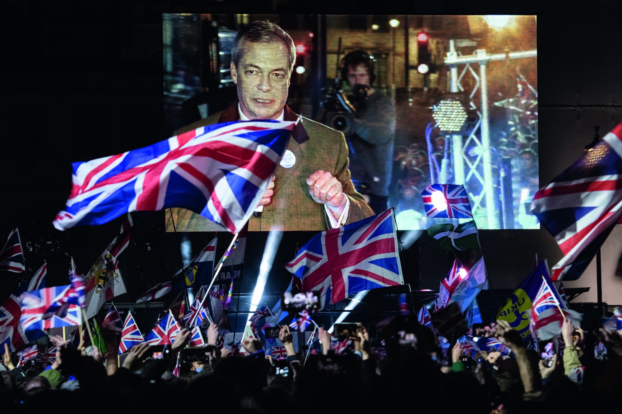Nigel Farage feiert mit Pro-Brexit-Anhängern in London am 31. Januar 2020 den Austritt aus der EU Nigel Farage feiert mit Pro-Brexit-Anhängern in London am 31. Januar 2020 den Austritt aus der EU
