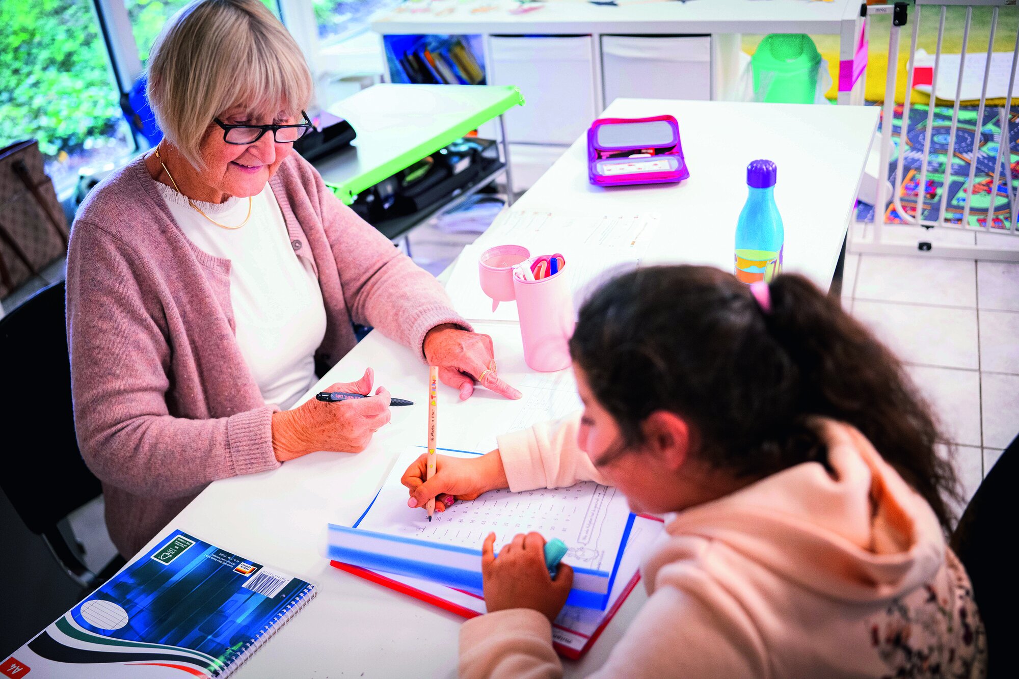 Gemeinsam geht es leichter: Hausaufgabenhilfe in Bonn-Neu-Tannenbusch Gemeinsam geht es leichter: Hausaufgabenhilfe in Bonn-Neu-Tannenbusch